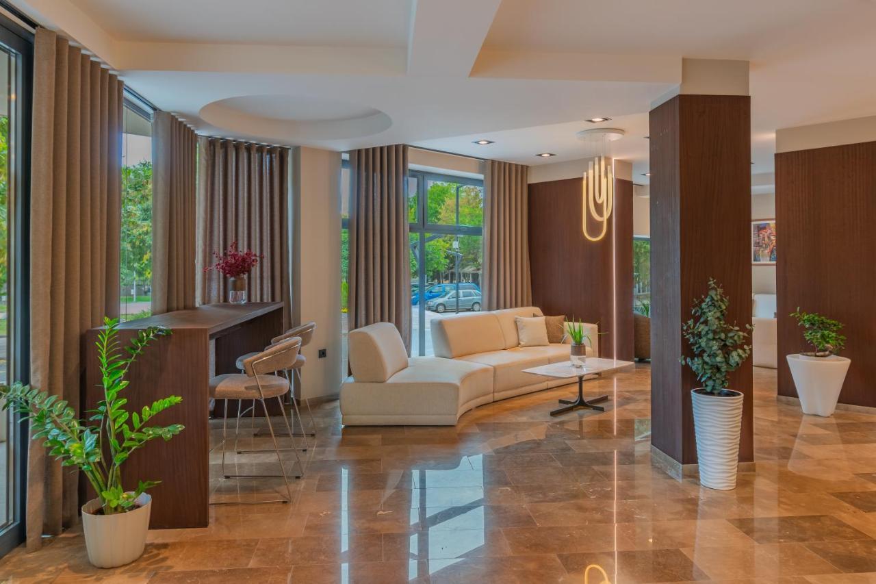 Hotel Osetia Garden Momčilgrad Exteriér fotografie